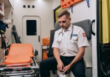 co wiedziec o transporcie medycznym z ratownikiem